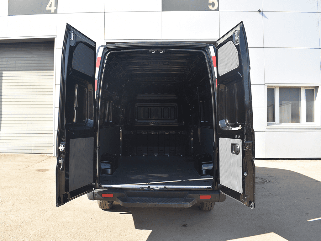 Цельнометаллический фургон черный DongFeng